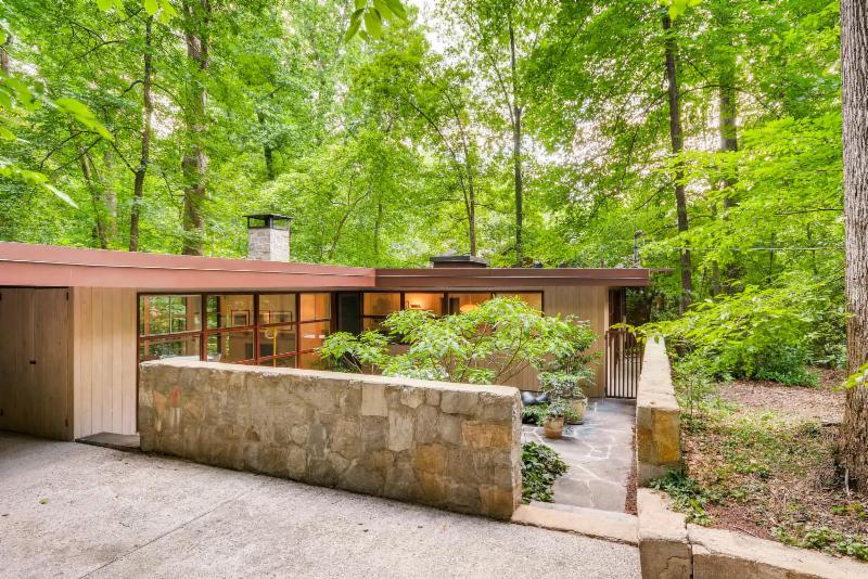 Atlanta Modern homes for sale, Atlanta Mid-Century Modern homes for sale, Atlanta Mid-Century Homes for sale, Mid-Century Atlanta Modern Homes, Atlanta MCM, Atlanta Mid-Century Modern, intown modern Atlanta, Ike Saporta, Saporta Architect, Historic Druid Hills, Druid Hills, CDC, Emory, 