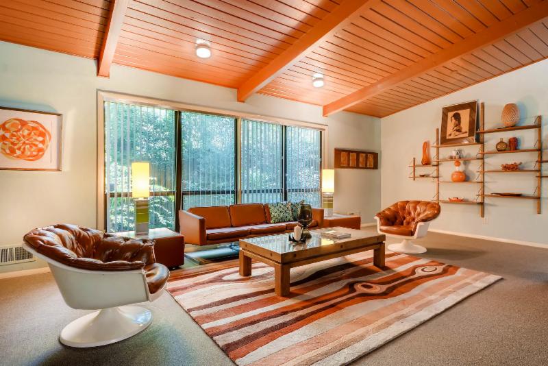 Mid-Century Modern Homes Atlanta, Atlanta Modern Homes for sale, Domo Realty, Mid-Century Atlanta, Northcrest Atlanta, Northcrest Modern, Modern Northcrest Homes, Contemporary Homes Atlanta GA