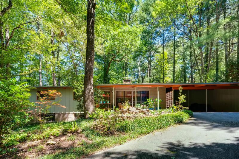 Mid-Century Modern Homes Atlanta, Atlanta Modern Homes for sale, Domo Realty, Mid-Century Atlanta, Northcrest Atlanta, Northcrest Modern, Modern Northcrest Homes, Contemporary Homes Atlanta GA