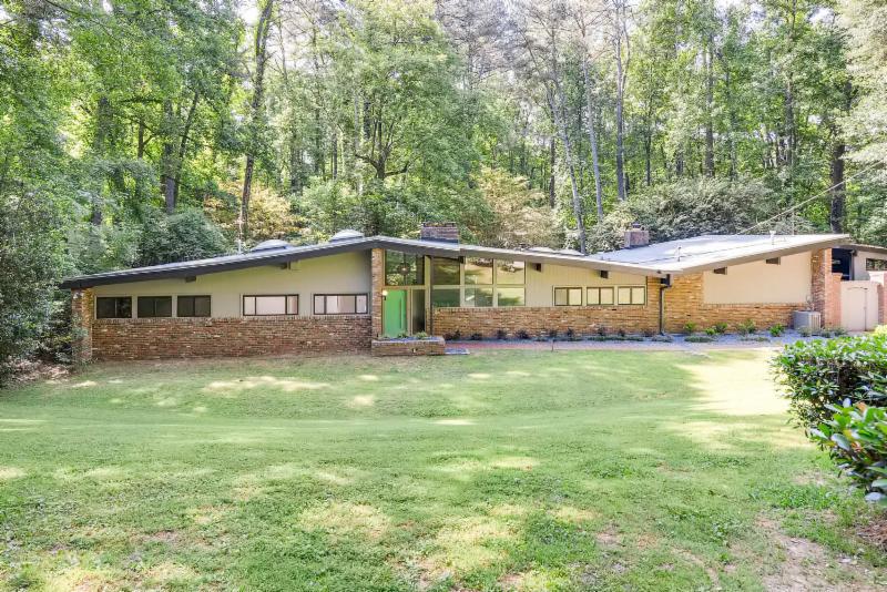 Atlanta Unique Homes: Why They Sell for More (and Where to Find Them) Atlanta Unique Homes: Why They Sell for More (and Where to Find Them)