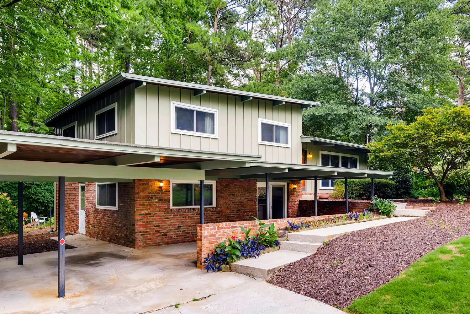 MidCentury Modern All Original Home!! domoREALTY