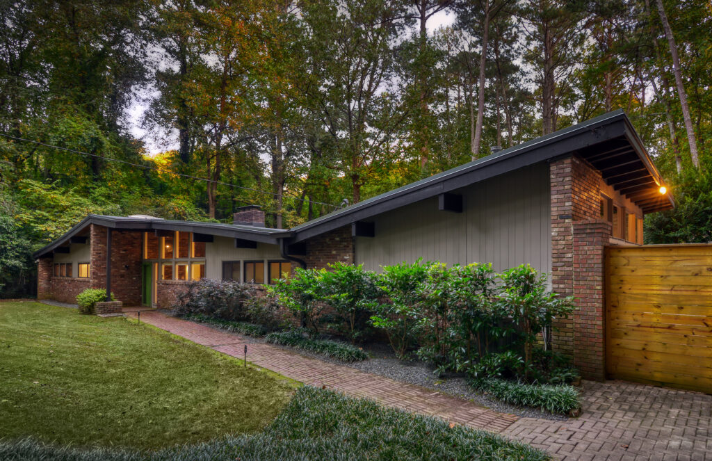 Atlanta Midcentury Modern homes 1172 W Wesley Rd, Domo Realty, Atlanta Modern Homes, Atlanta Midcentury Modern Homes for Sale