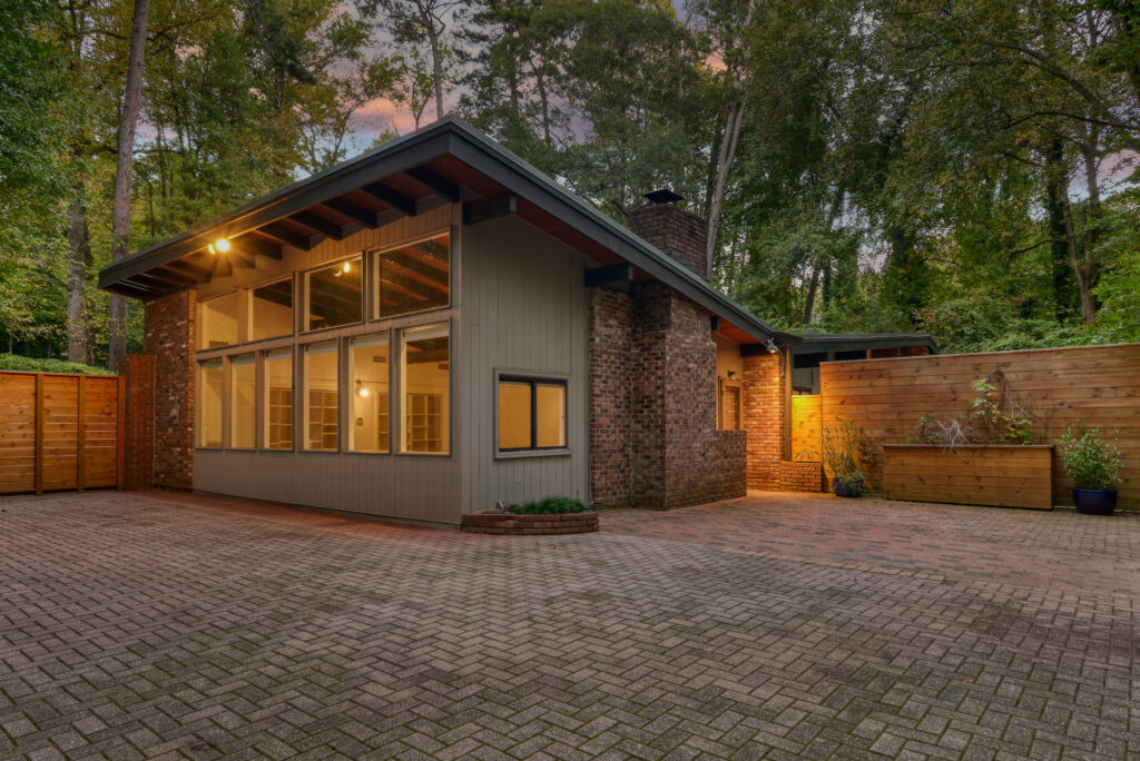 Atlanta Midcentury Modern homes 1172 W Wesley Rd, Domo Realty, Atlanta Modern Homes, Atlanta Midcentury Modern Homes for Sale