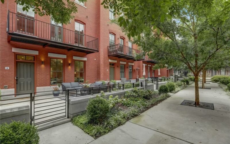 Vibrant Downtown Decatur domoREALTY