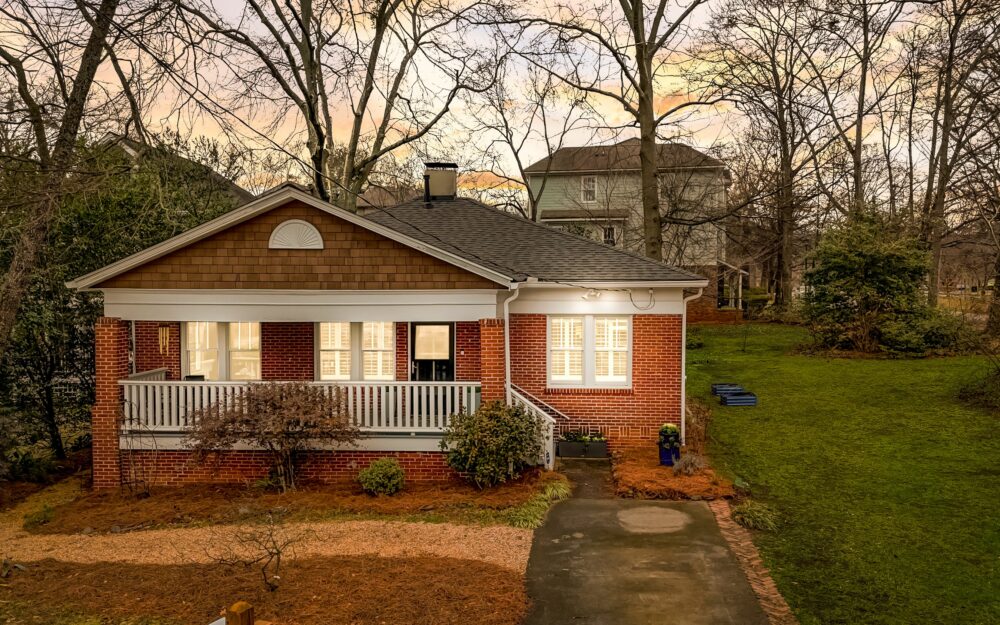 OAKHURST BUNGALOW A Community of Fun!