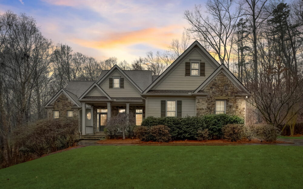 Custom Home in Flowery Branch GA – 5 minutes from Lake Lanier