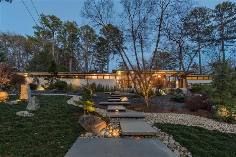 Mid-Century Modern Neighborhood Spotlight – Amberwood