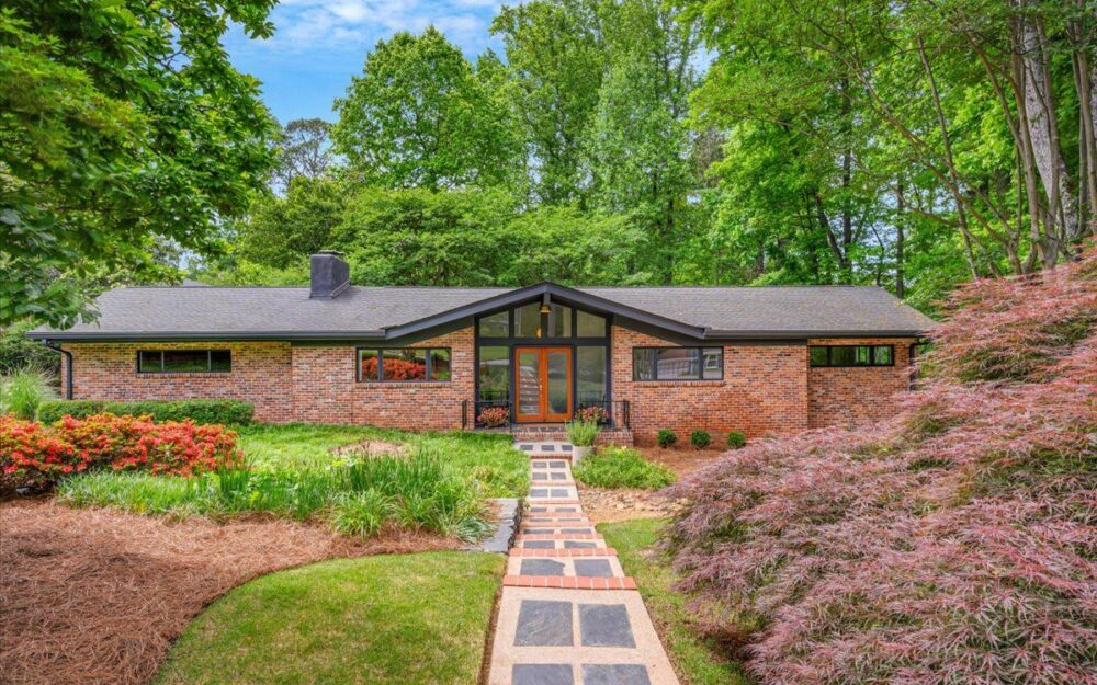3270 Leslie Court NE, Atlanta, GA  30345 – Mid-Century Modern Ranch – JUST LISTED