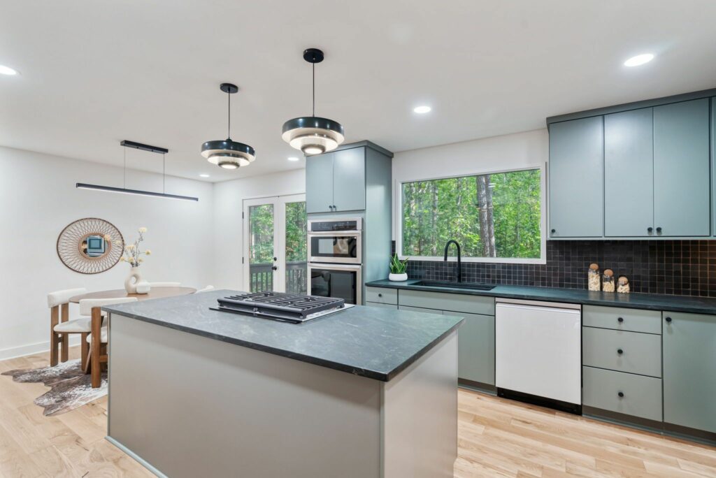 coolest metro Atlanta homes for sale, best Atlanta real estate broker, modern homes for sale in Smyrna. #atlantamidcenturymodernhomes, #midcenturymodernatlanta, atlantaMidCenturymodern, Atlanta mid-century modern homes for sale, Atlanta mid-century modern homes