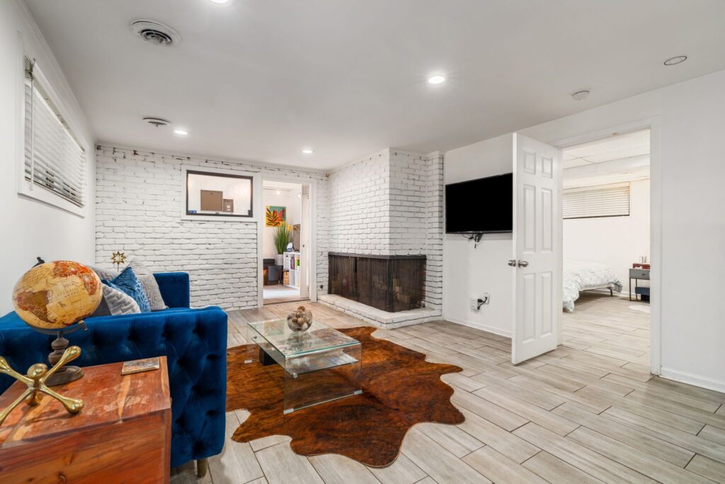 #atlantamidcenturymodernhomes, find the top selling Atlanta realtor, moving to Atlanta, unique homes for sale in Atlanta